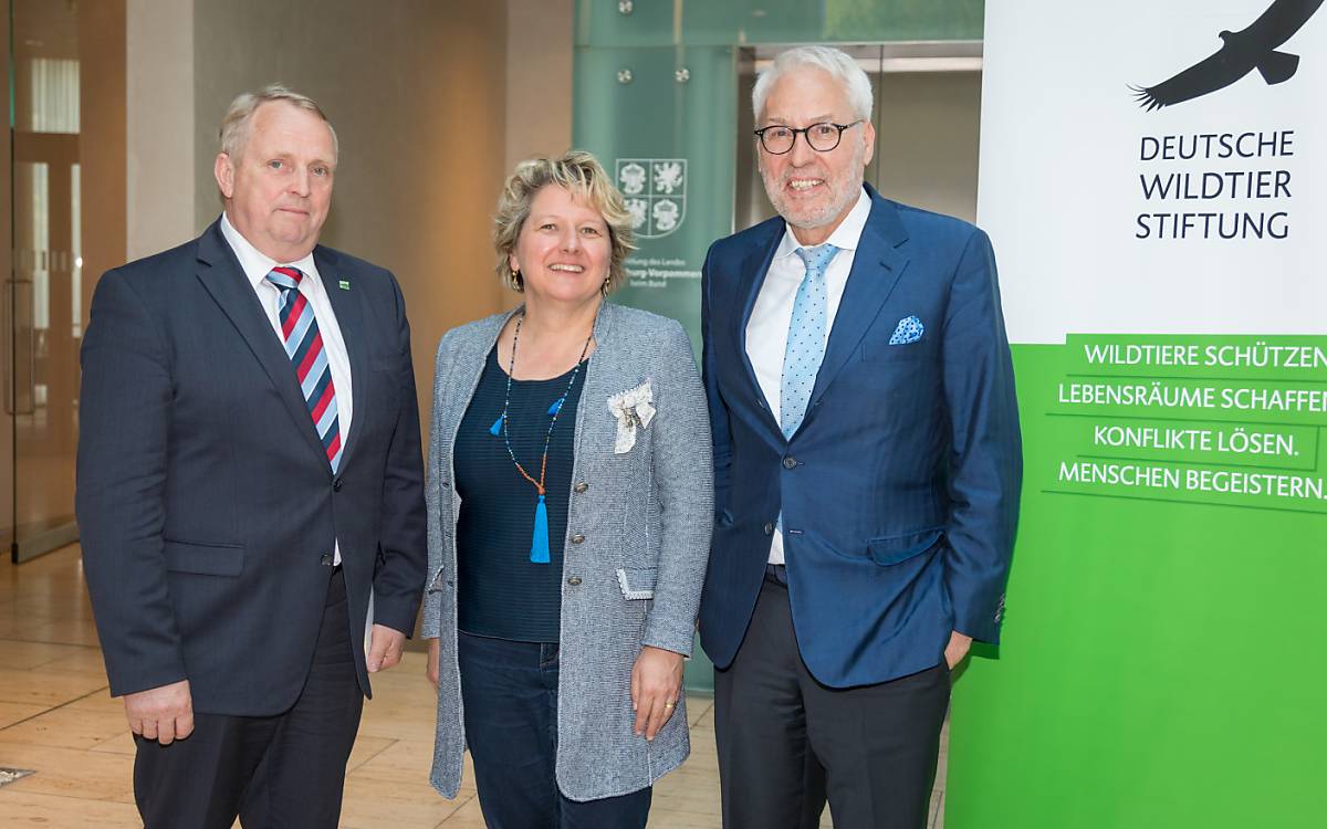 Dr. Till Backhaus, Ministerium für Landwirtschaft und Umwelt Mecklenburg-Vorpommern, Bundesumweltministerin Svenja Schulze, Prof. Dr. Fritz Vahrenholt, Alleinvorstand der Deutschen Wildtier Stiftung.