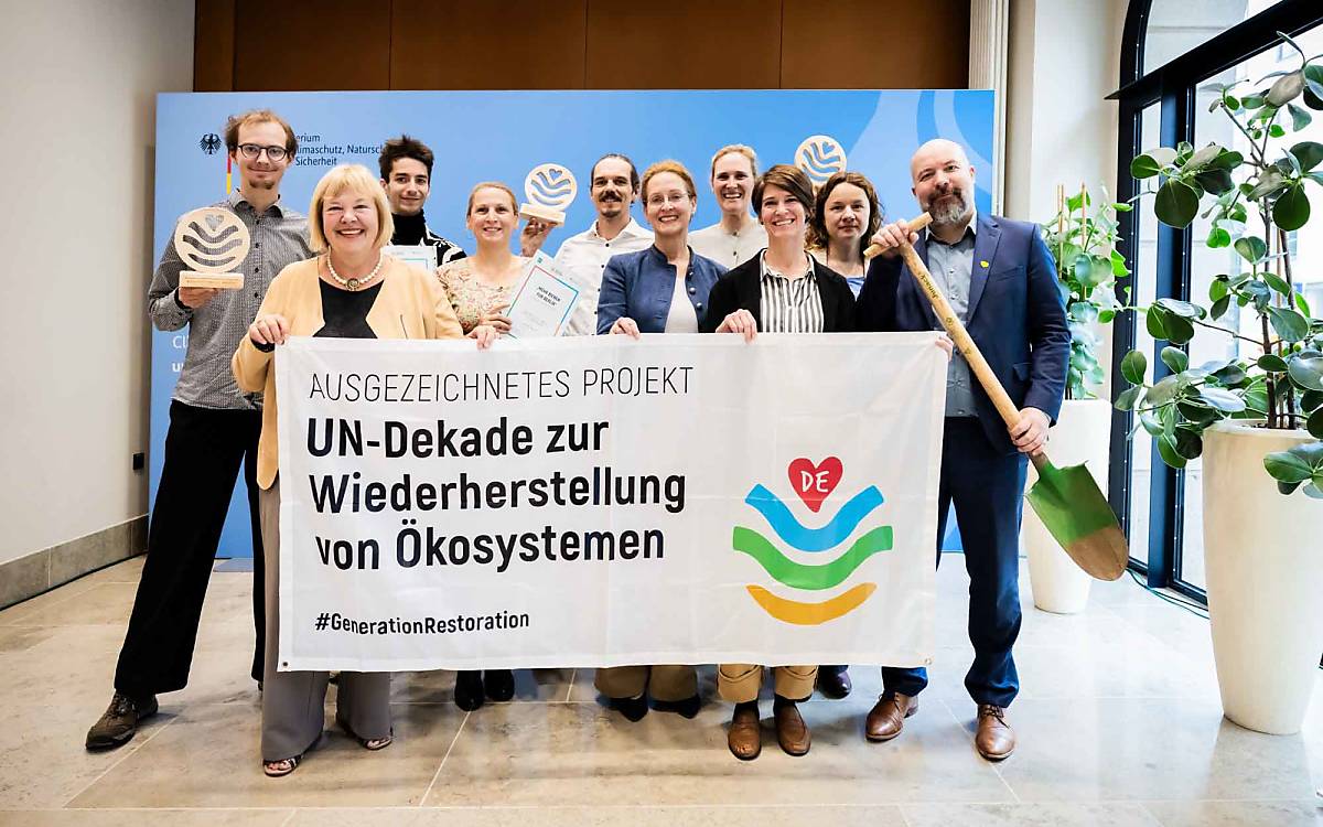 Drei Projekte wurden am 21. September im Bundesumweltministerium ausgezeichnet – neben unserem Berliner Wildbienen-Projekt der „Blühende Campus“ der Freien Universität Berlin und die „Schulwälder gegen Klimawandel“ der Stiftung Zukunft Wald.