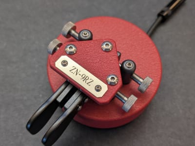 ZN-9RZ - Red Wrinkle /  Charcoal