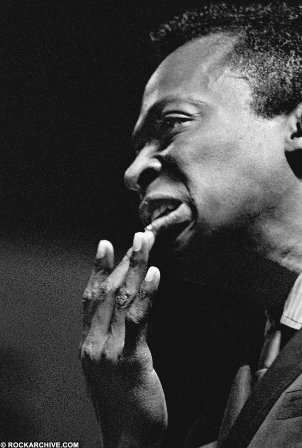 Rockarhive.com photo of Miles Davis in black in white