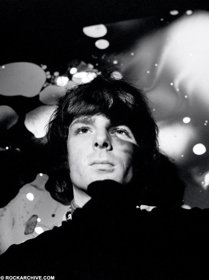 Rockarhive.com photo of Pink Floyd in black in white