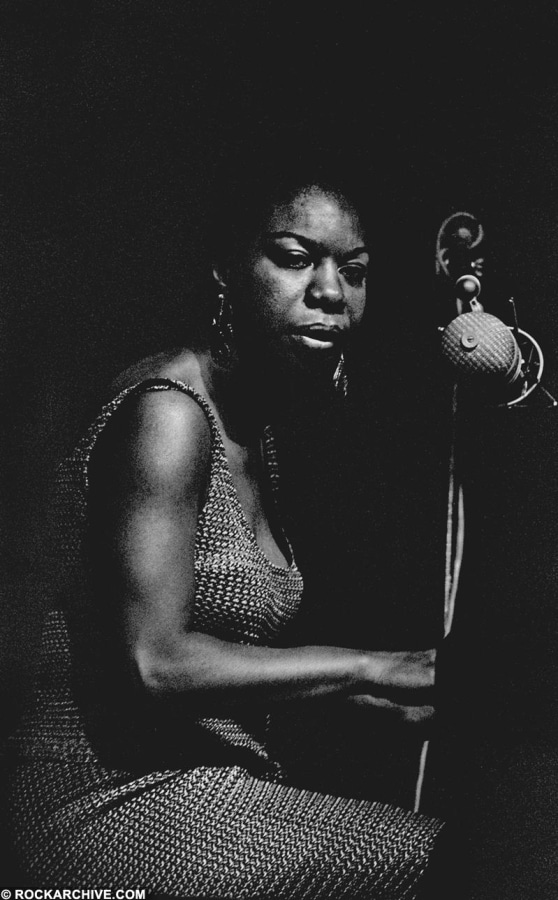 Rockarhive.com photo of Nina Simone in black in white.