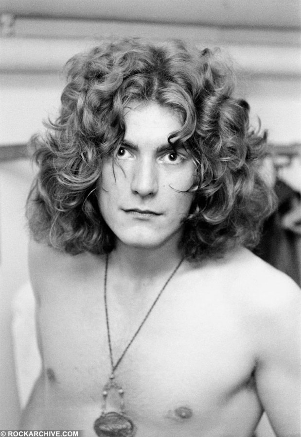 Rockarhive.com photo of Robert Plant Led Zepplin in black in white