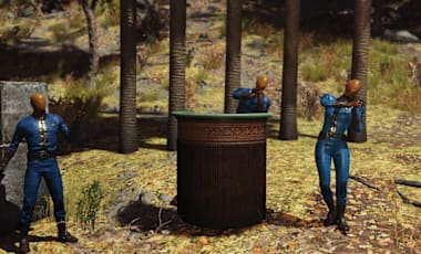 Screenshot from Fallout 76 showing three mannequins in blue vault suits posed around a round tiki bar with a green top. Cabbage Palm trees are in the background.