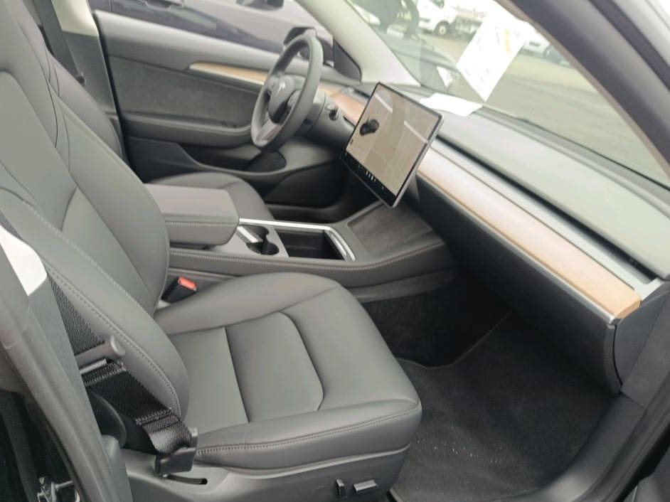 Tesla Model 3 — foto 8