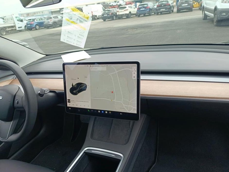 Tesla Model 3 — foto 7