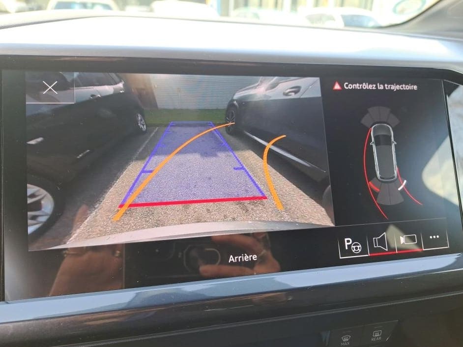 Audi Q4 e-tron — foto 16