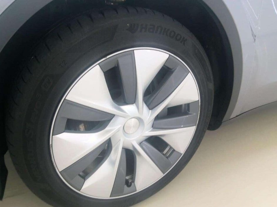 Tesla Model Y — foto 18