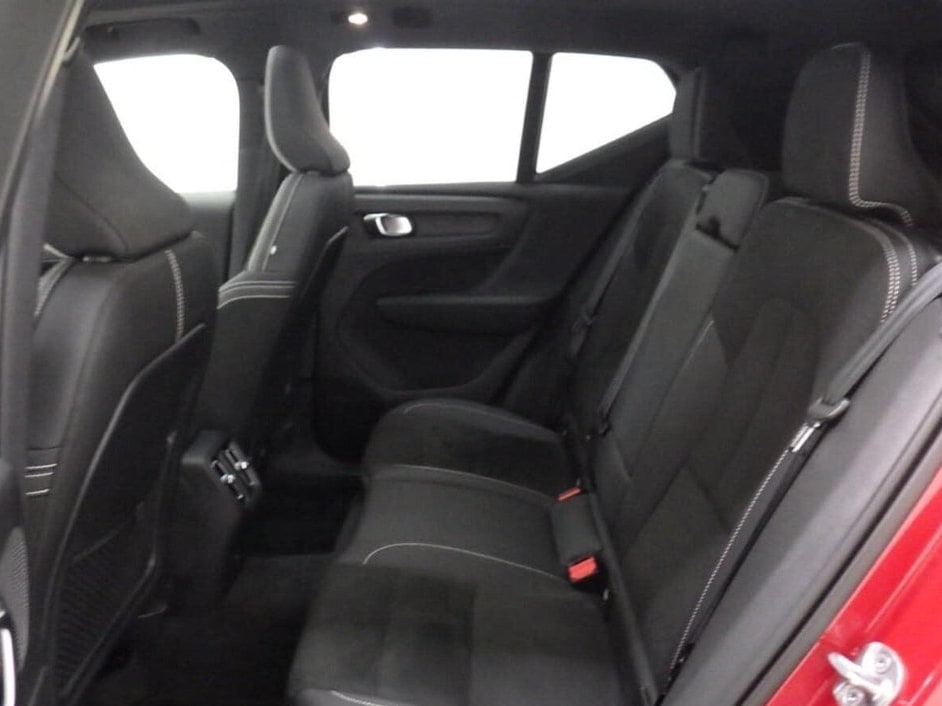 Volvo XC40 — foto 8