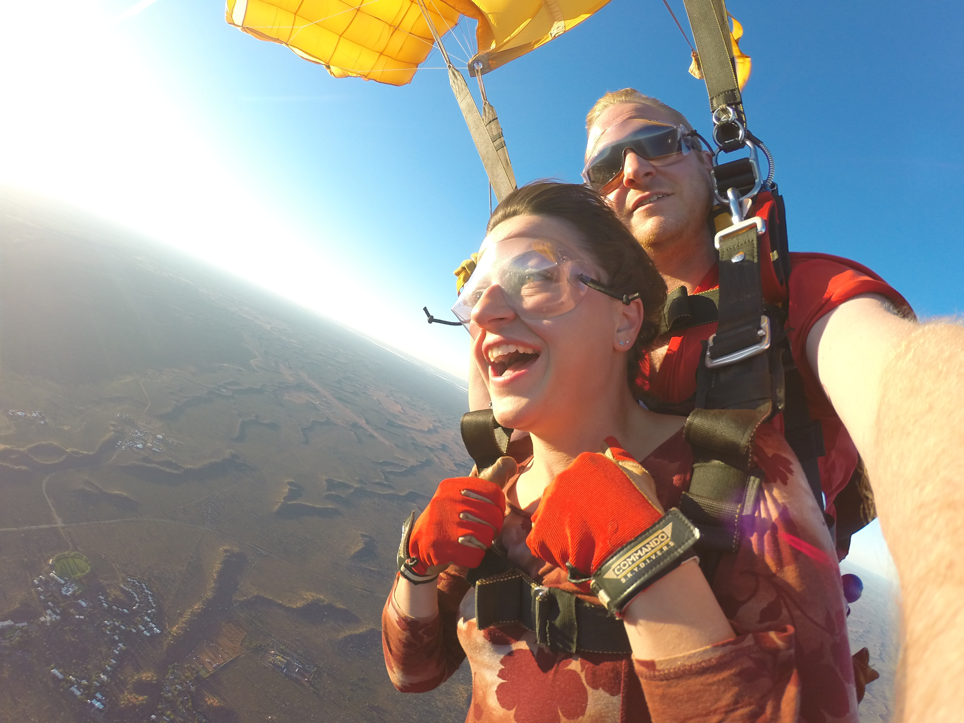 ウルルでお得にスカイダイビングするなら日中スカイダイビング！