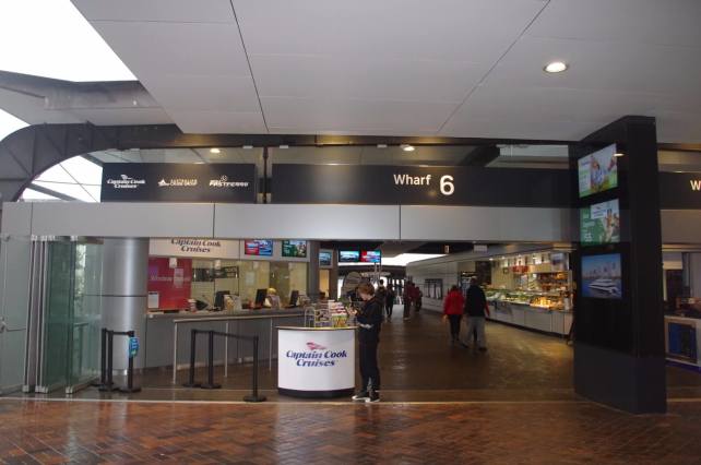 サーキュラキー6番から出発/入園チケットのみの方はWharf 4から出発