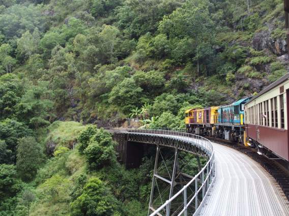 キュランダ駅発