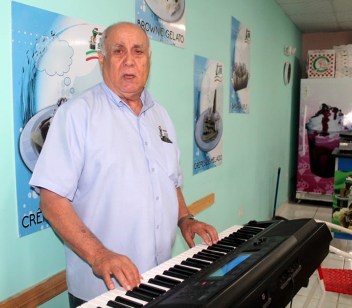 ANTONINO ERRANTE playing piano