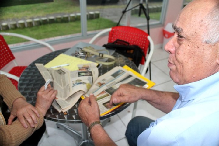 ANTONINO ERRANTE showing a book