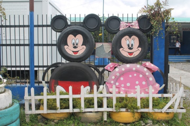 Tire Micky and Minnie