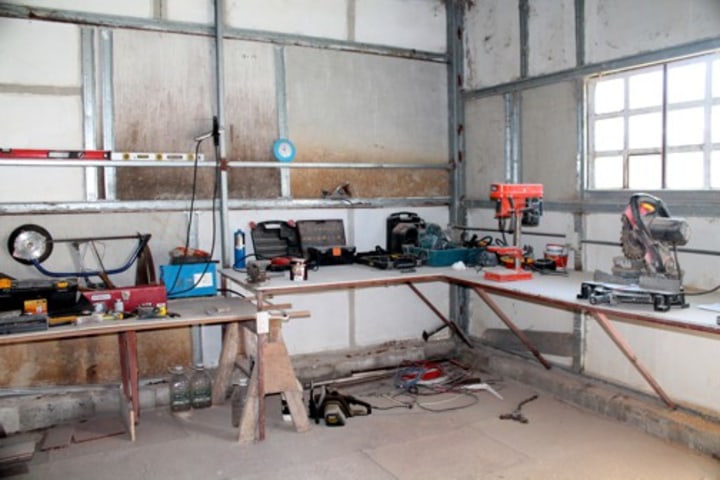 garage workshop