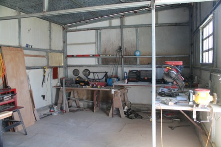 garage workshop