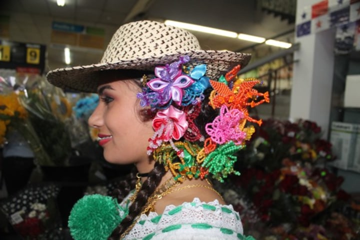 Colorful hair adornments called "tembleque"