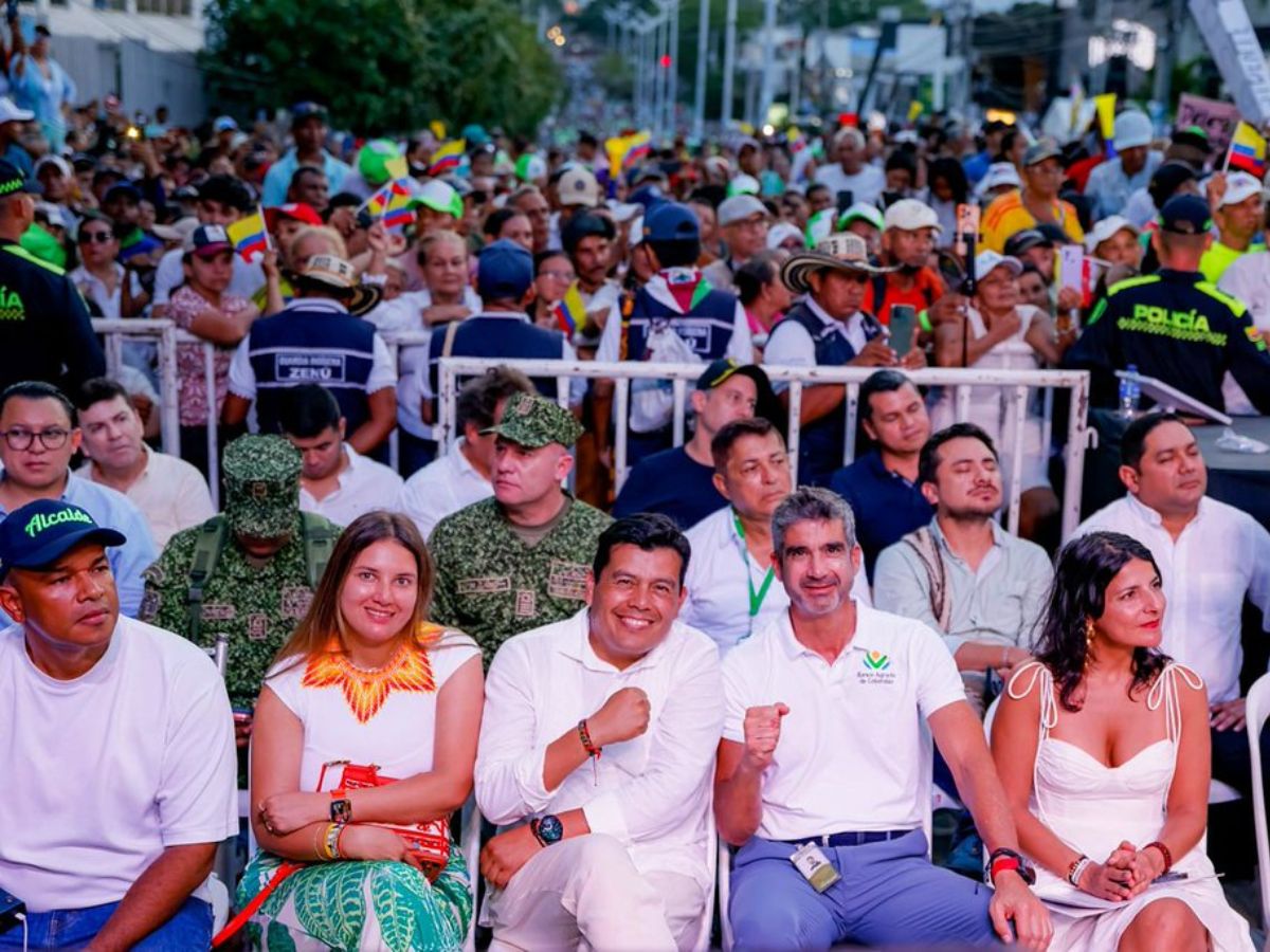 Estructura política de Yahir Acuña muestra apoyo a Cepeda en evento de Petro