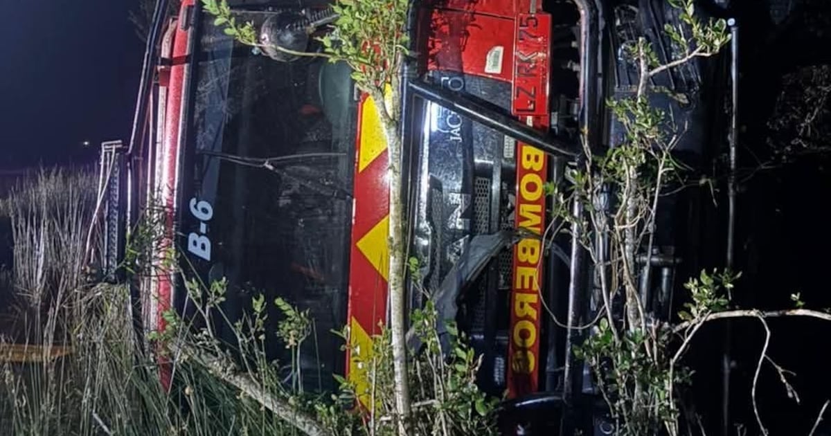 Cinco bomberos resultan lesionados tras accidente de carro bomba en Panguipulli durante falsa alarma