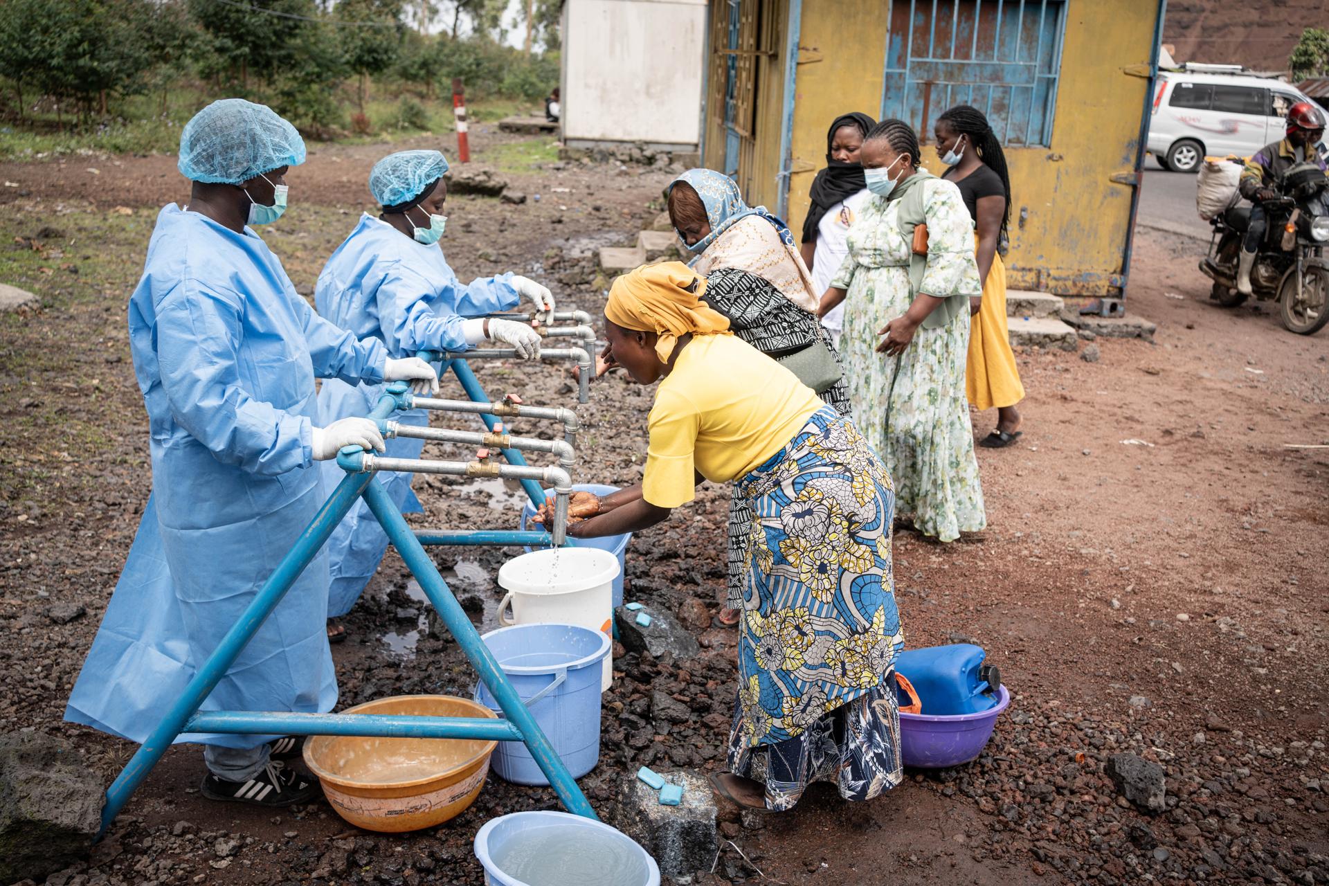 La epidemia de ébola en el Congo alcanza 238 muertes sospechosas y se expande a Uganda