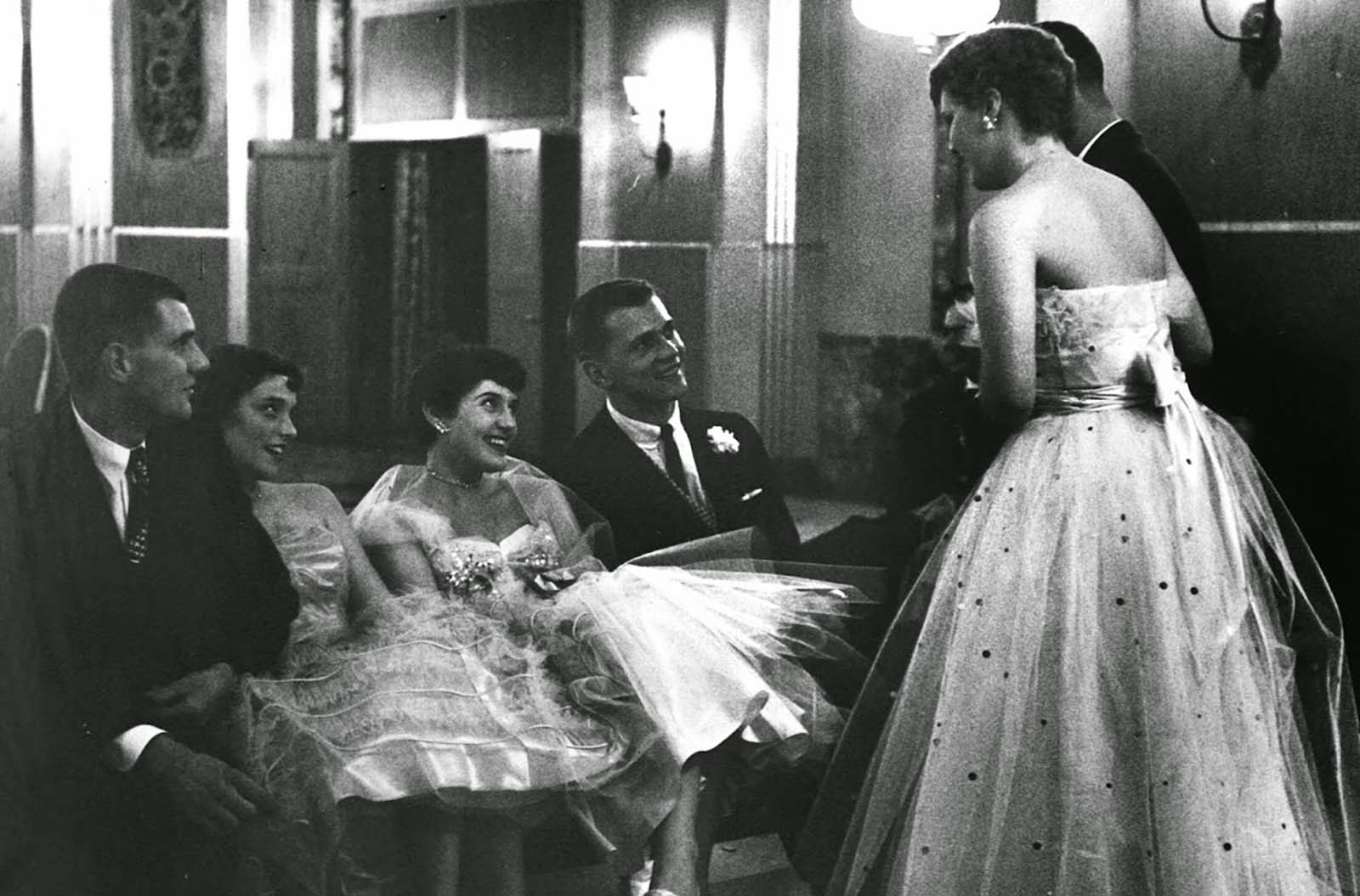 A Glimpse into American Teen Life in the 1950s Through Photographs