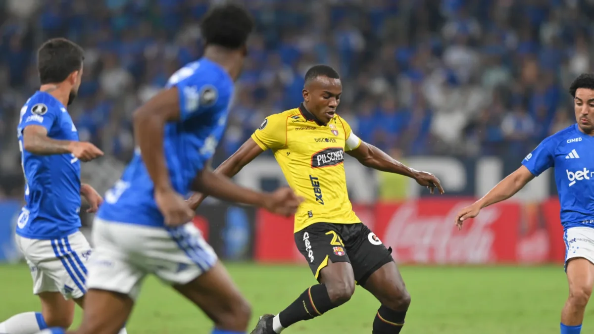 Polémica en Cruzeiro vs Barcelona por falta de expulsión de Lucas Romero