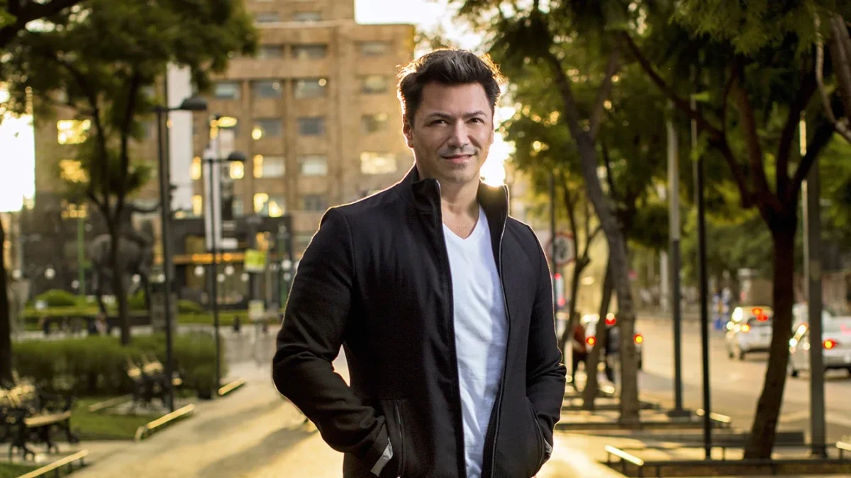 Gustavo Lara habla sobre su relación con Ecuador y su carrera musical