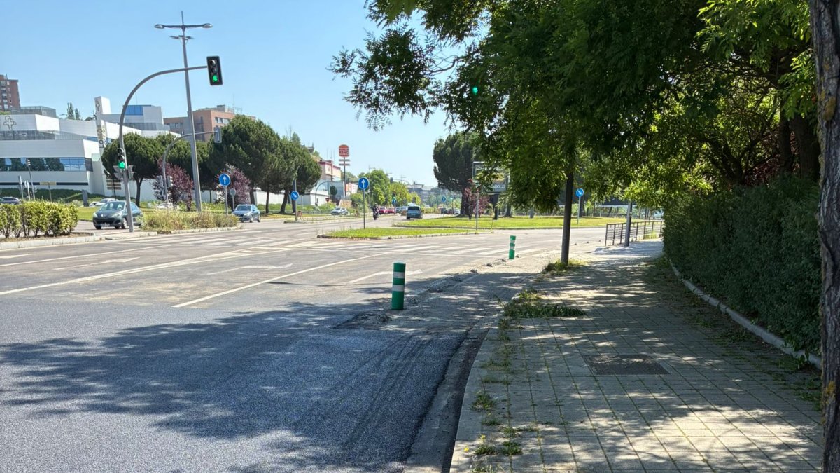 Se desmantela temporalmente el carril bici en la avenida Salamanca de Valladolid por obras de asfaltado