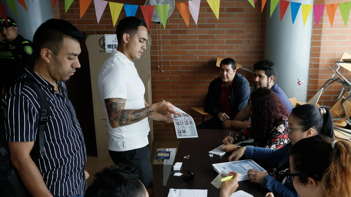 Más de 41 millones de colombianos acuden a las urnas para elegir al sucesor de Gustavo Petro