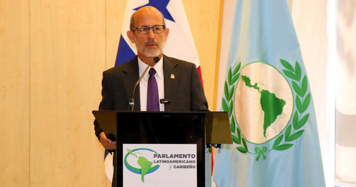 Representante del Parlatino expone postura de Cuba sobre amenazas externas en foro EuroLat en México