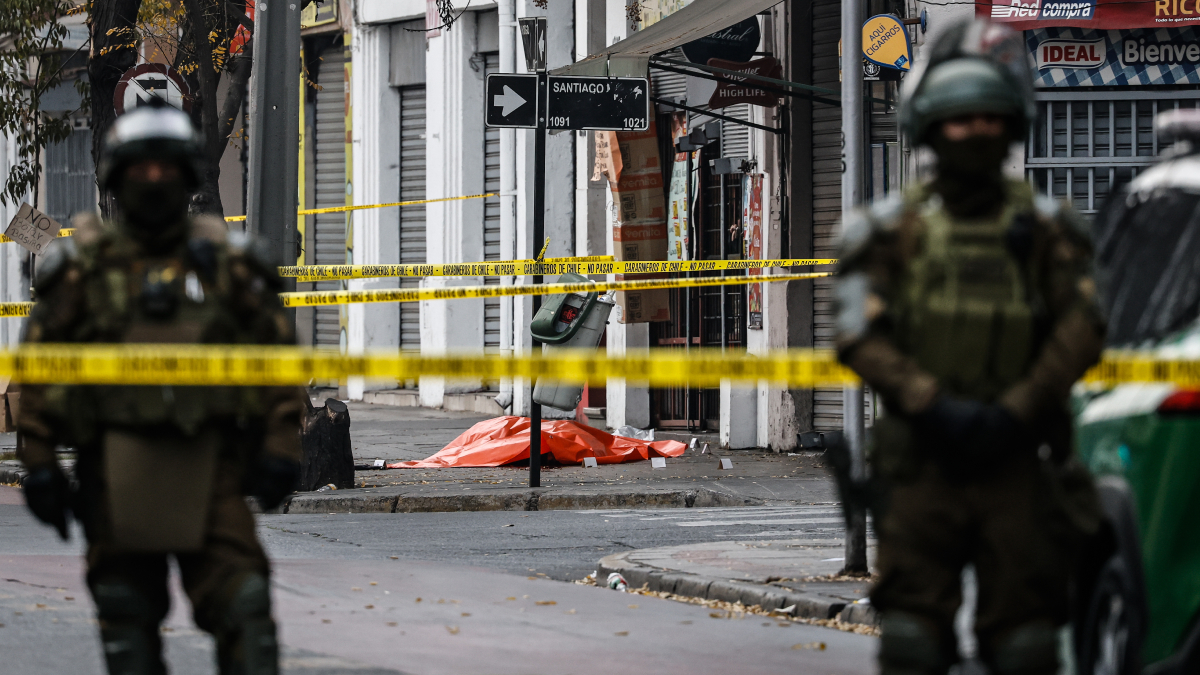 Un muerto y tres detenidos tras operativo policial por posible secuestro en Santiago Centro