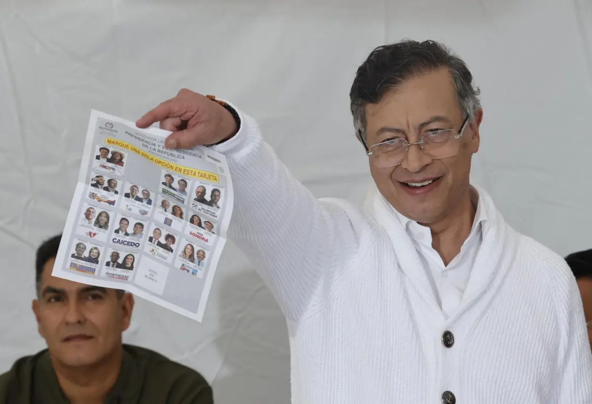 Polémica en Colombia tras Petro revelar públicamente su voto por Iván Cepeda
