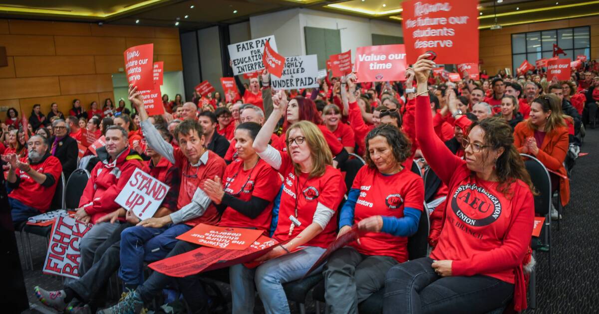 ACT public schools to close on 11 June as teachers plan second strike amid ongoing pay dispute