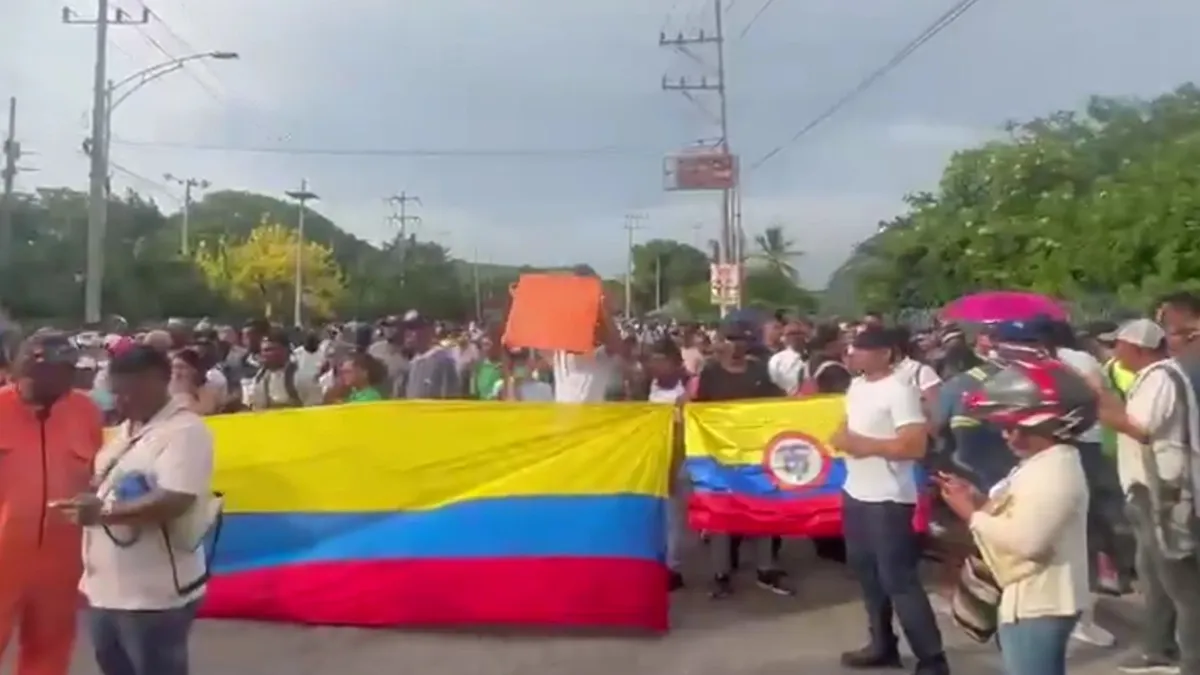 Comunidad de Pasacaballos bloquea zona industrial de Cartagena y exige hospital tras explosión mortal en barcaza