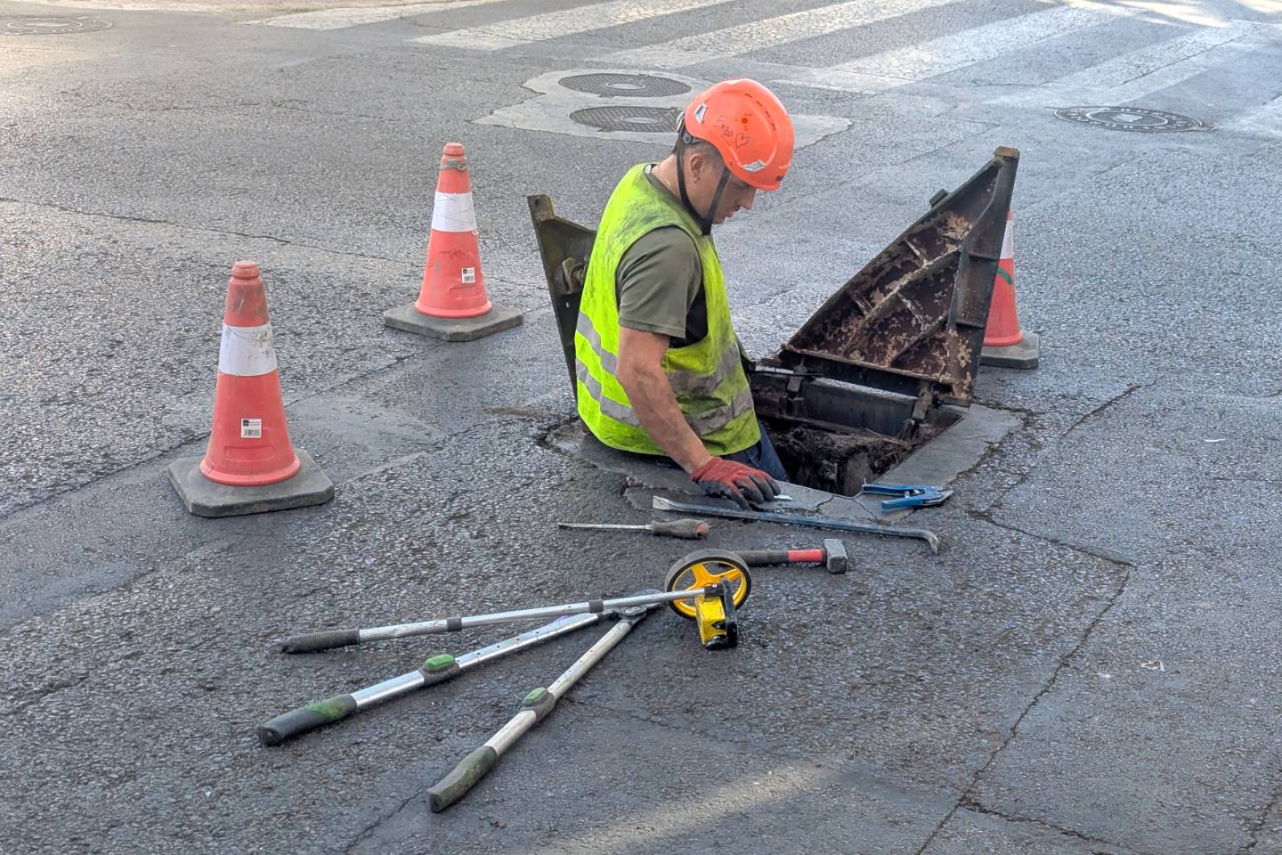 La CNMC estudia la posible liberalización de precios en el alquiler de conductos de fibra de Telefónica