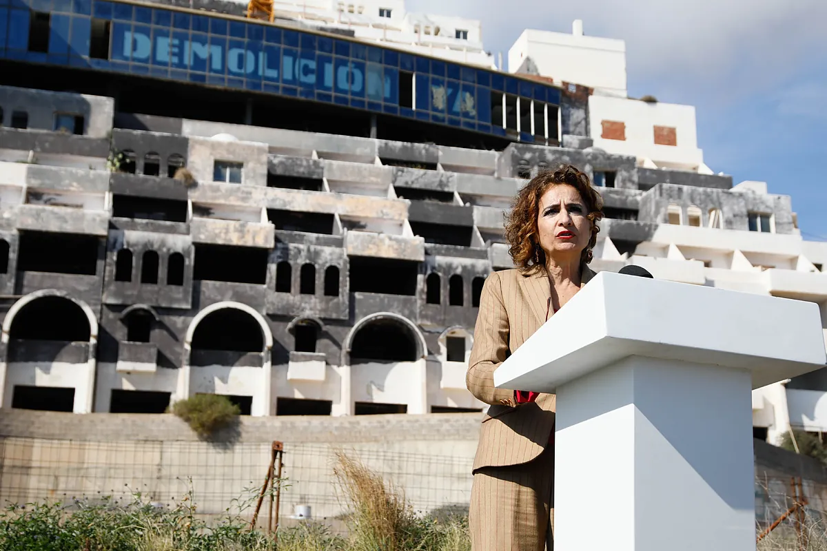 El Ayuntamiento de Carboneras retrasa la anulación de la licencia del hotel del Algarrobico en medio del conflicto político y judicial