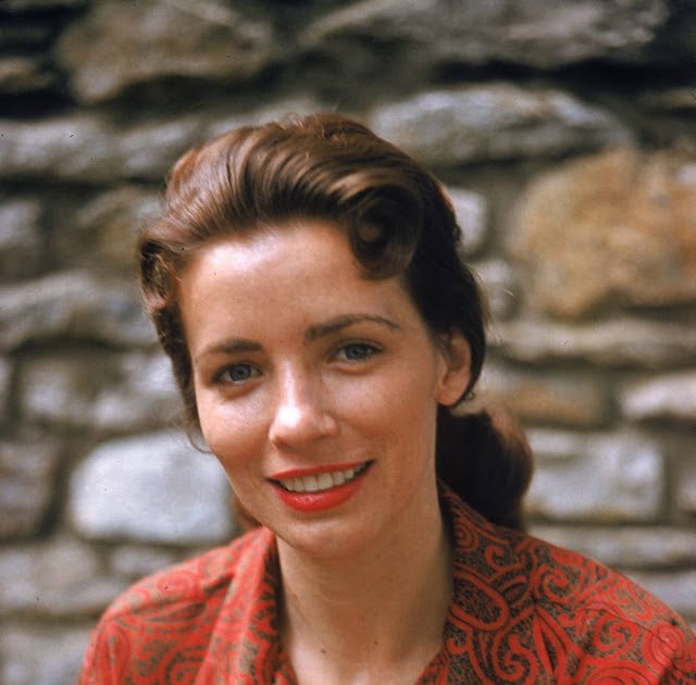 Rare 1956 LIFE Magazine Photographs Capture June Carter at the Height of Her Early Nashville Career
