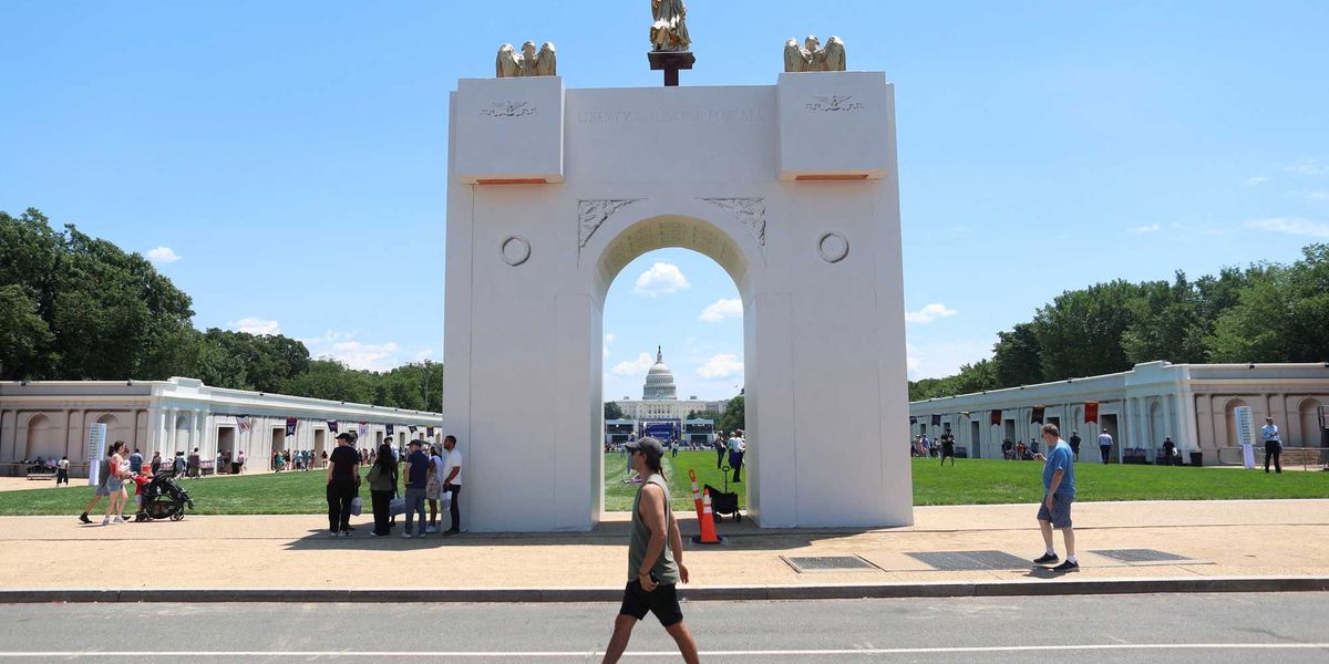 Power outage disrupts opening day of Trump's Great American State Fair on the National Mall