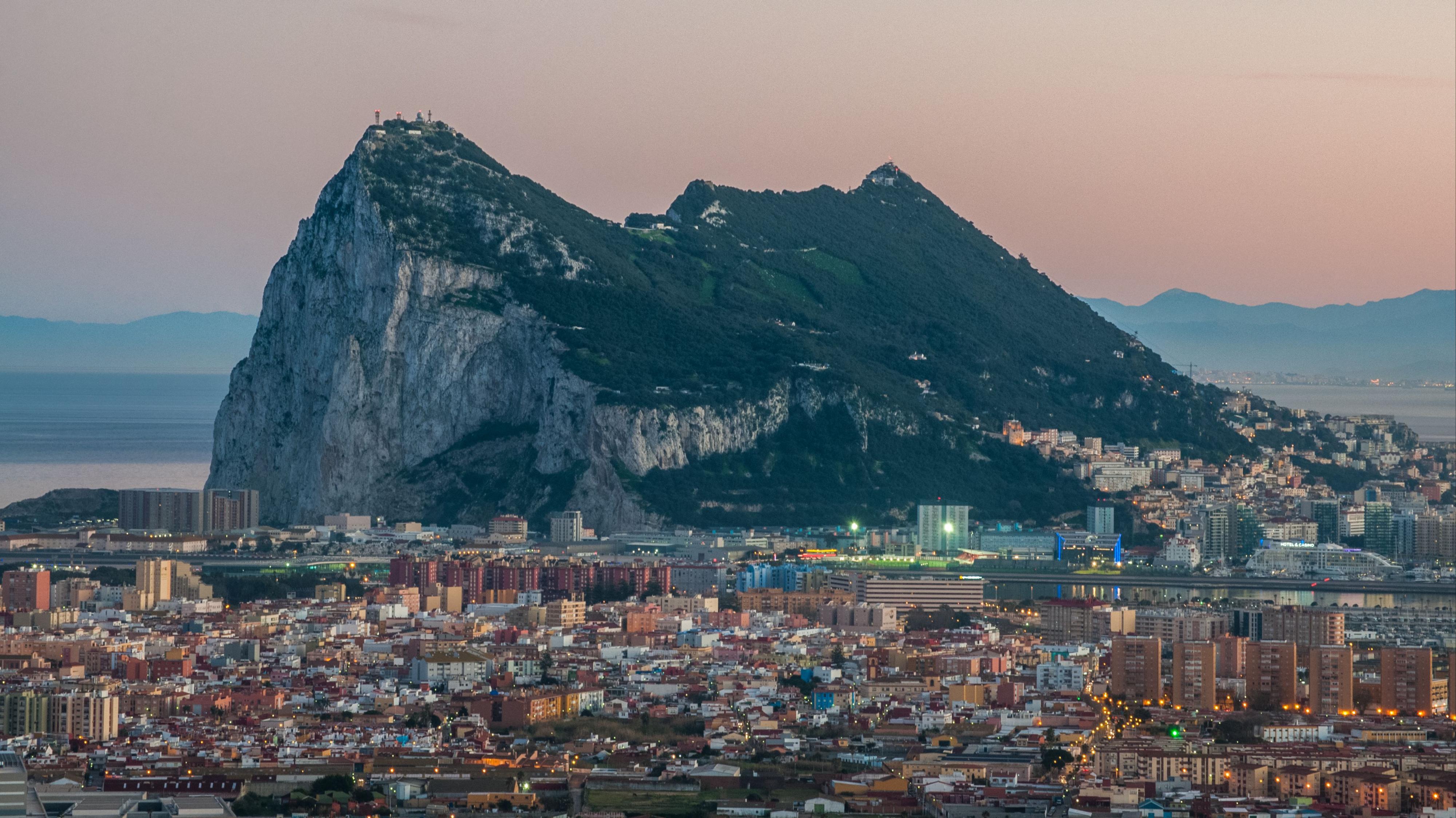 España actualiza su lista de jurisdicciones no cooperativas: sale Gibraltar y entran nuevos territorios