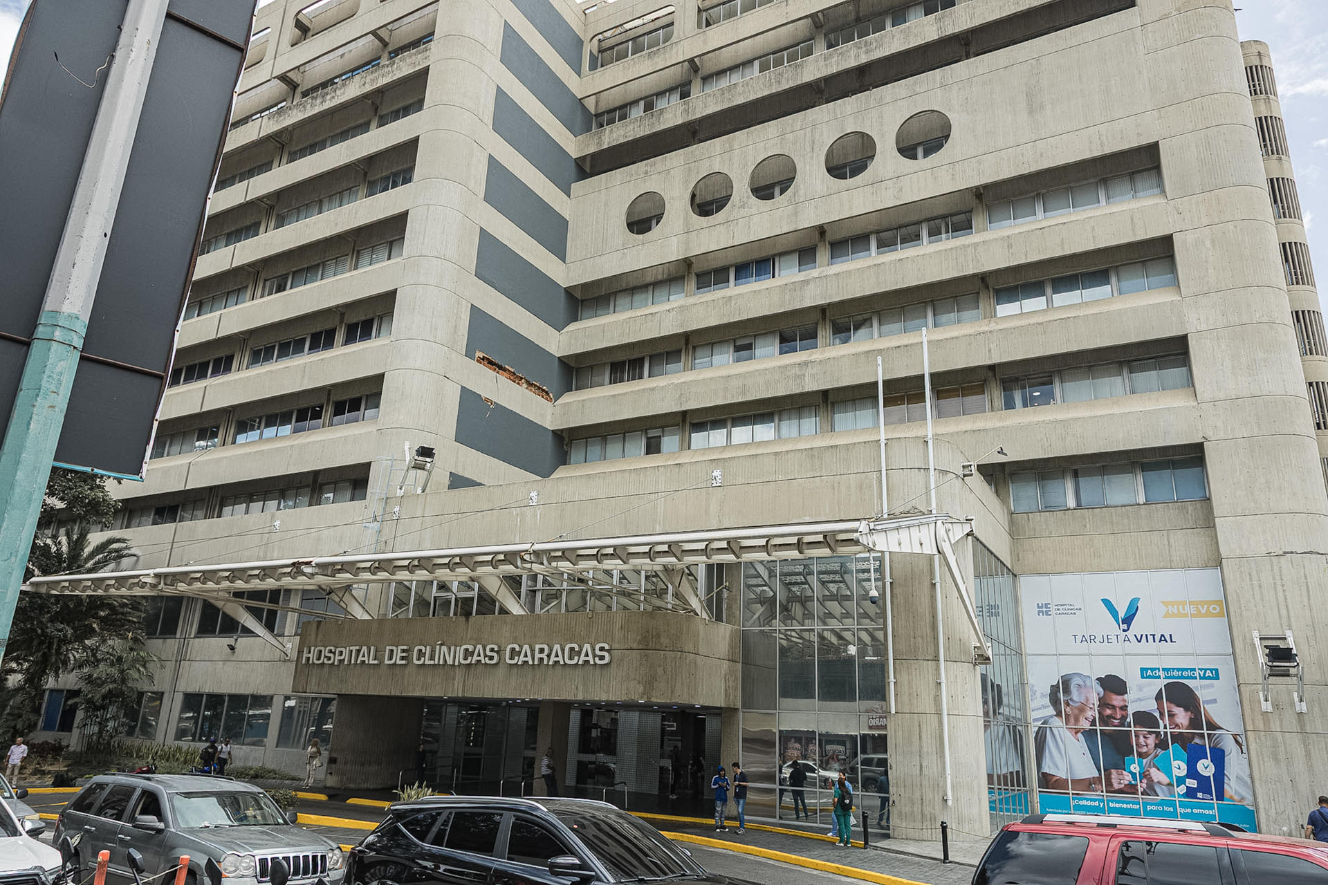 Hernán Gil permanece estable bajo observación médica tras ser rescatado con vida en La Guaira después de ocho días atrapado