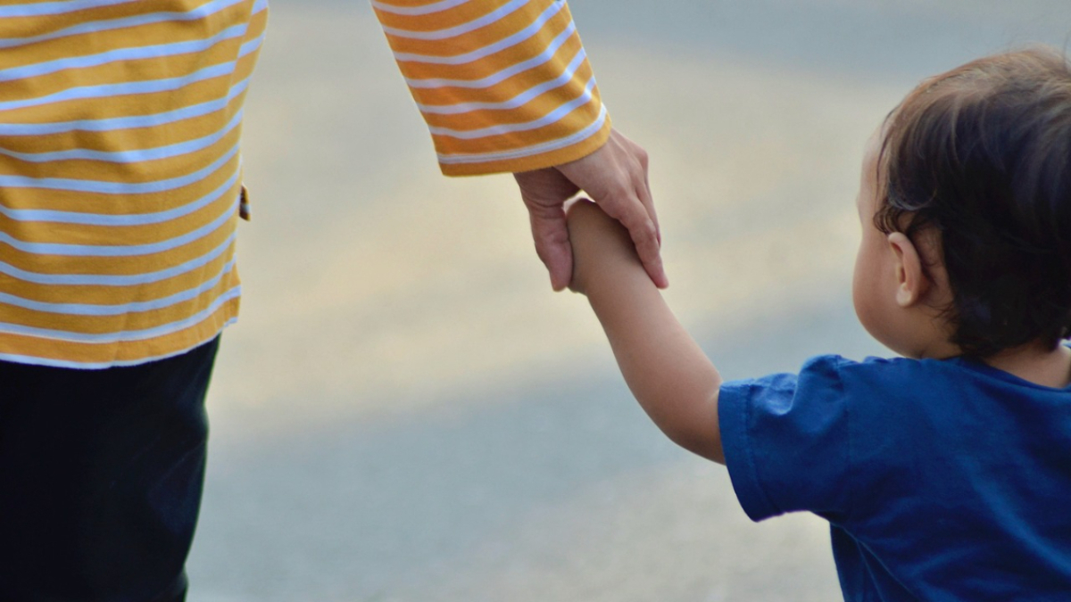 Cierre de unidad estatal que investigaba adopciones ilegales genera críticas de agrupaciones de víctimas en Chile