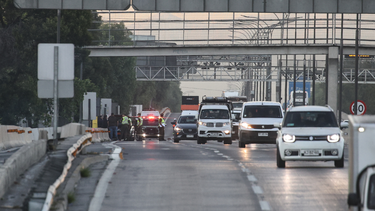 Conductor fallece tras ser atropellado en la Autopista Central al descender a recuperar un bolso