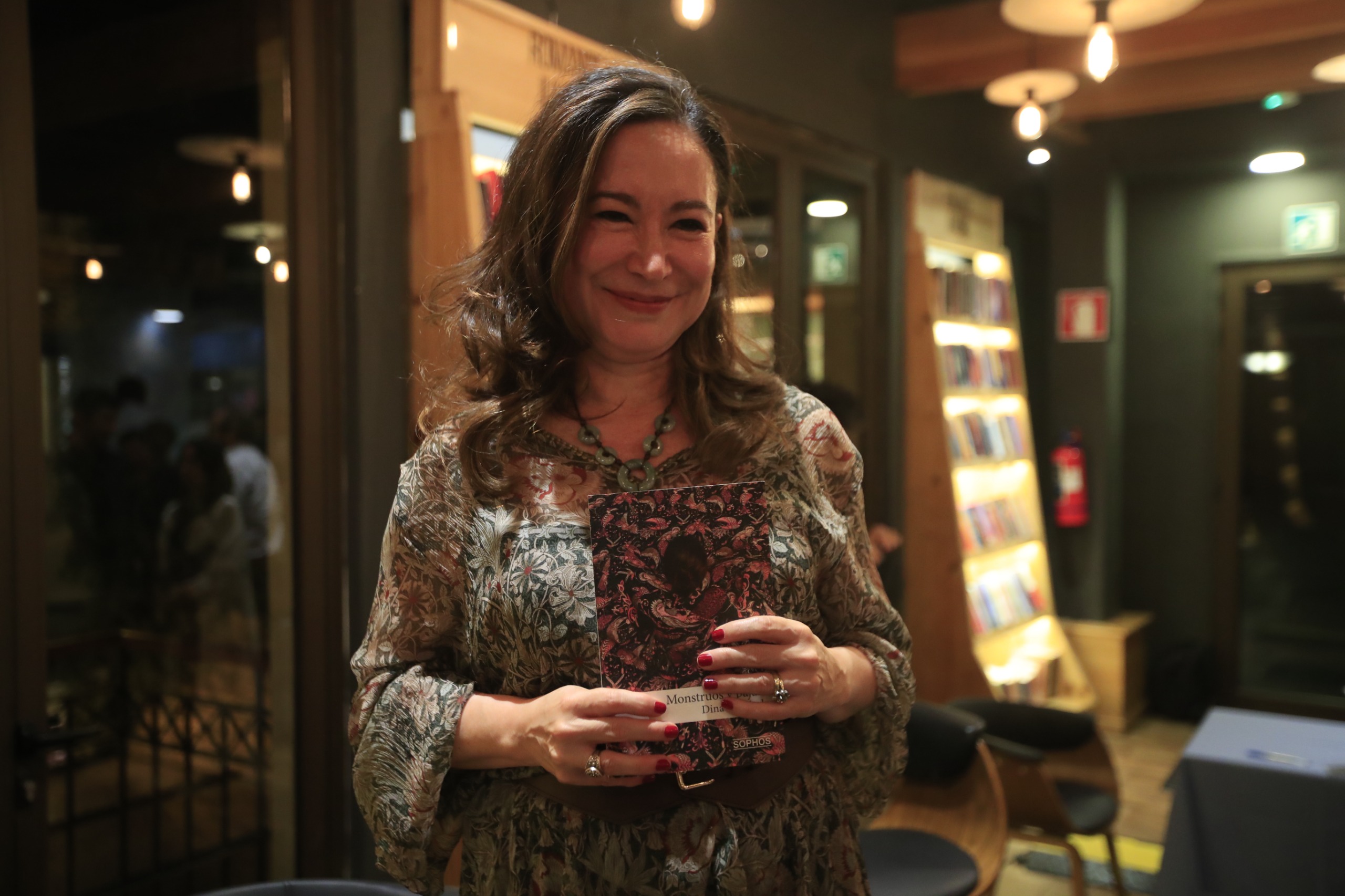 Dina Fernández presenta su primer libro de ficción: 'Monstruos y pájaros'