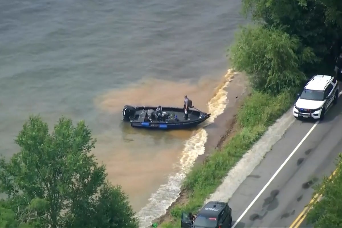 Three Die in Wisconsin Lake Boat Capsizing During Storm