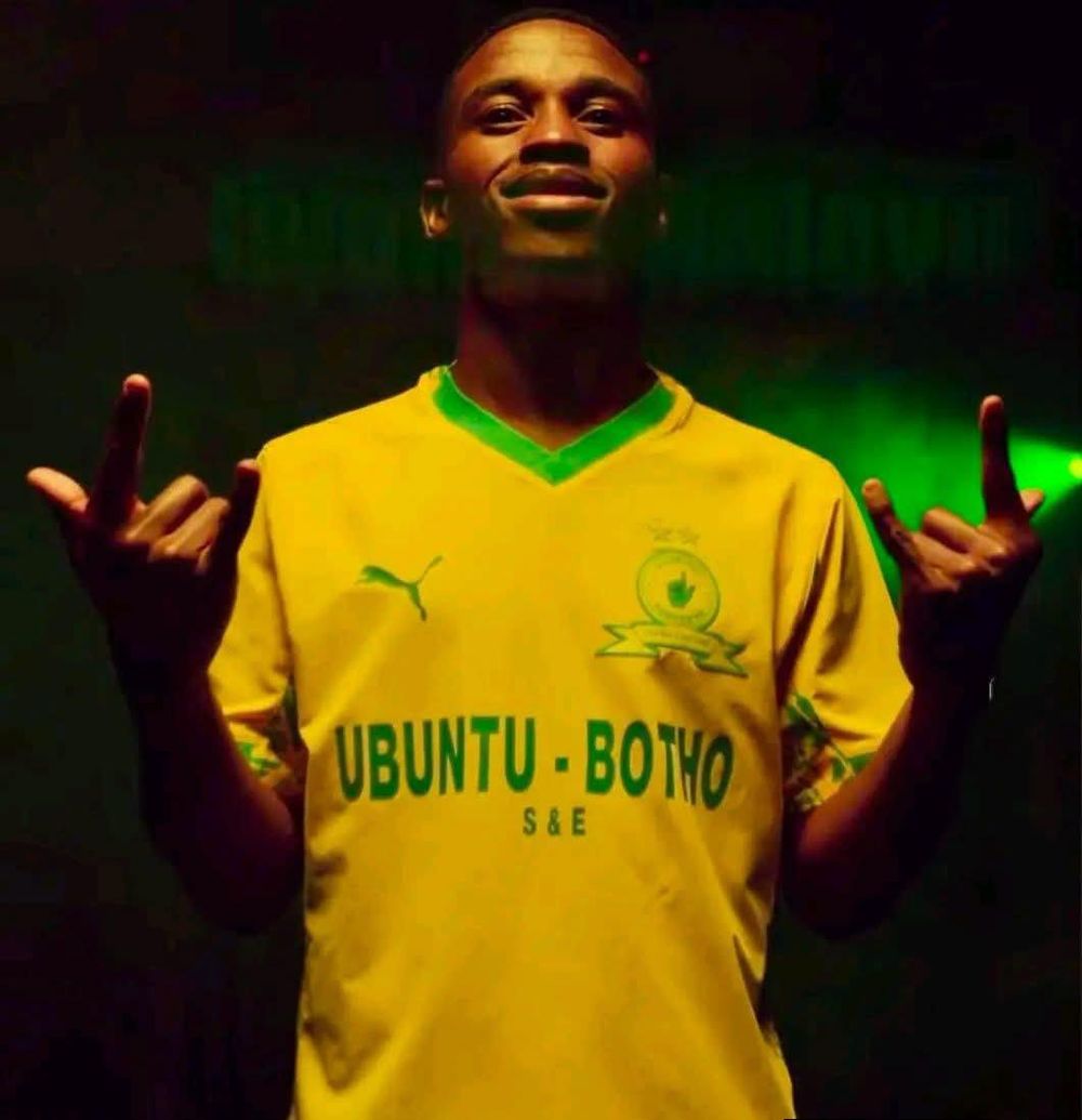 Mamelodi Sundowns secure Siyanda Ndlovu transfer as Chiefs target Renaldo Leaner