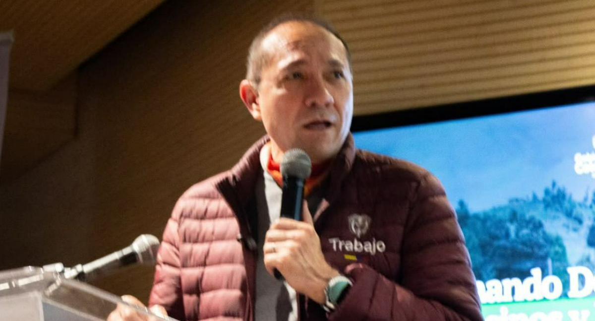 Ministro de Trabajo enfrenta orden de arresto por supuesto desacato judicial