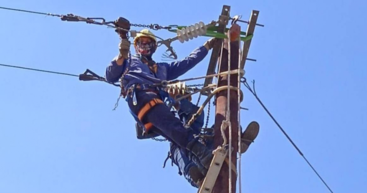 Avanza restablecimiento de conexión eléctrica nacional en Cuba