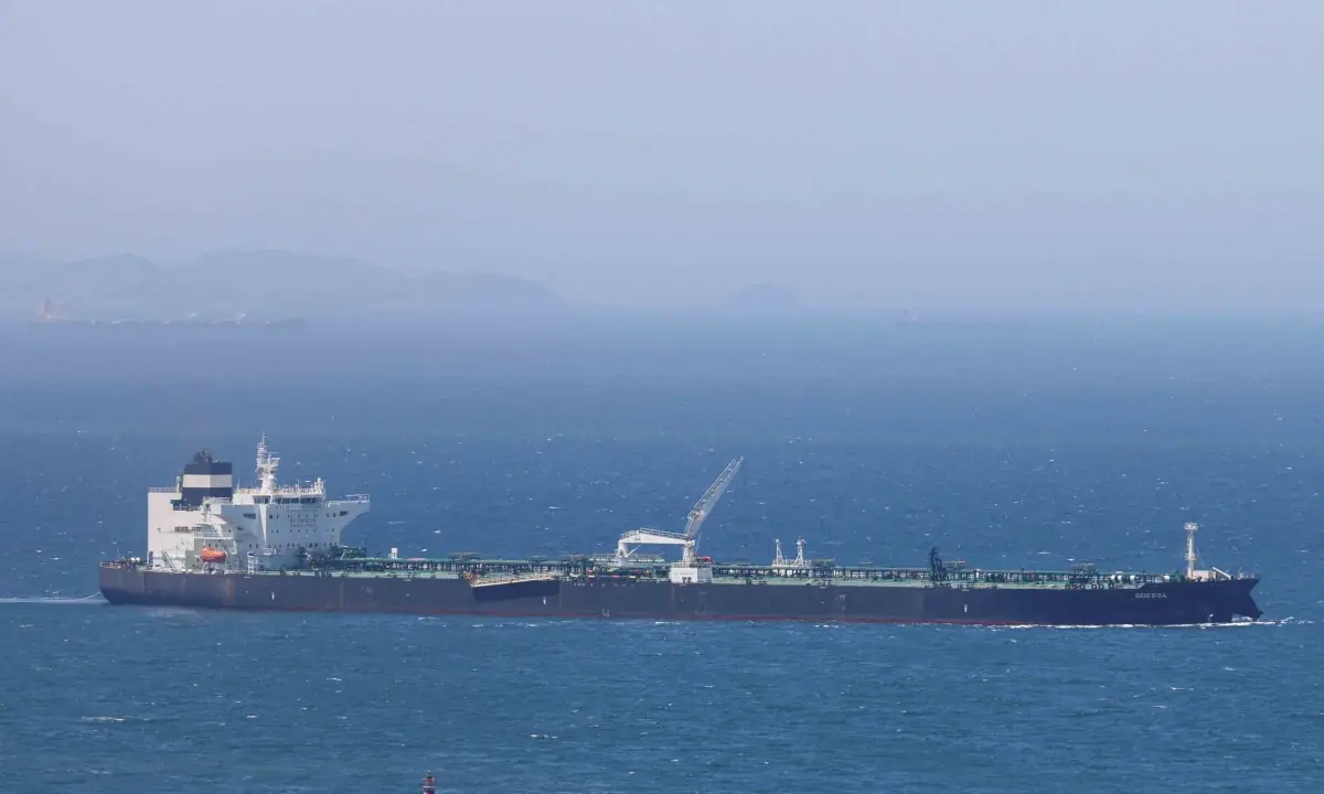 US-Iran conflict escalates with military strikes and oil sanctions amid Hormuz tensions