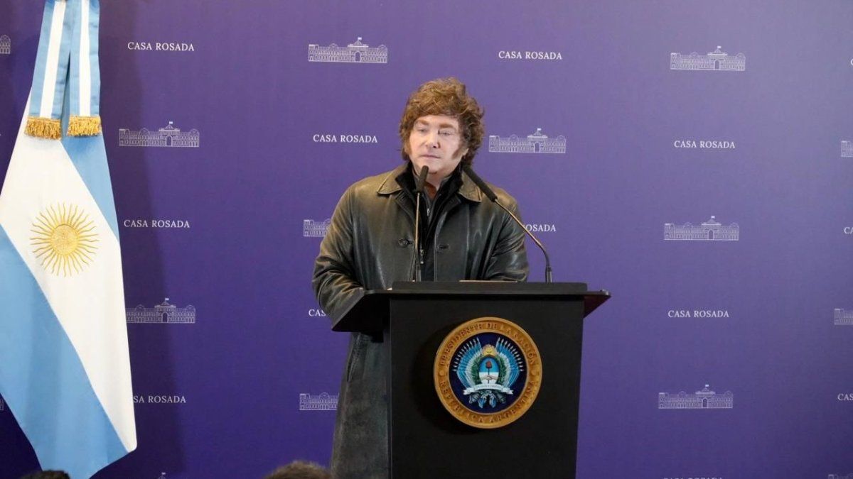 Milei propone mecanismo de cierre fiscal inspirado en EE.UU. para evitar gastos innecesarios